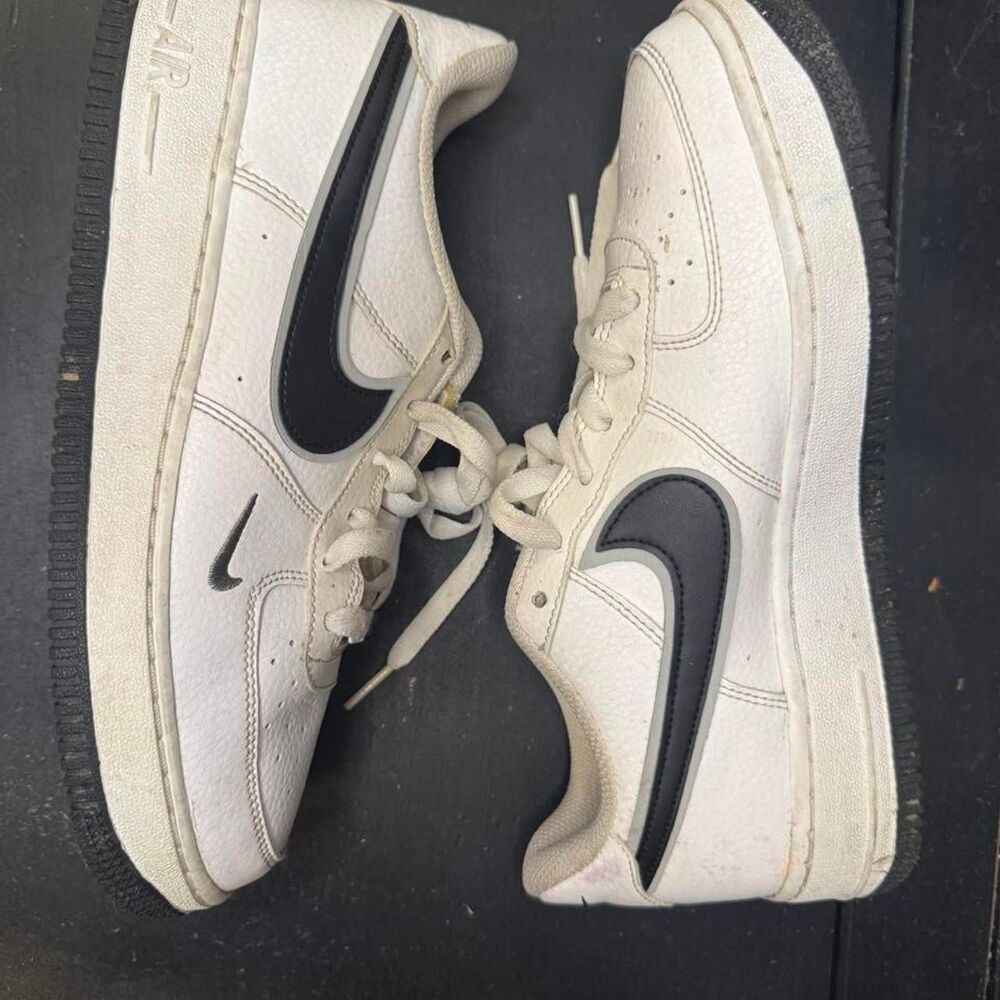 Nike Women's White and Grey Trainers
